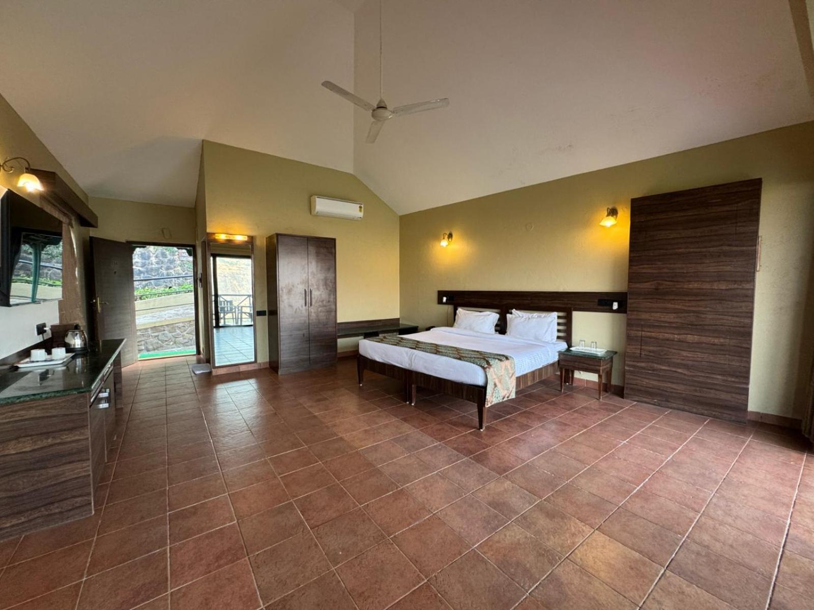 Upper Deck Resort - Stay And Relax At The Highest Peak Lonavala Dış mekan fotoğraf